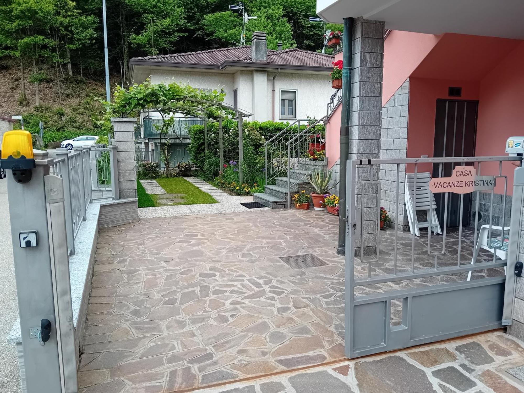 Casa Vacanze Kristina Brissago-Valtravaglia Εξωτερικό φωτογραφία